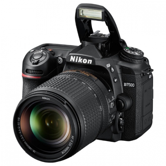 Nikon D7500 + 18-140mm VR